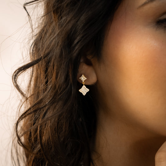 Stars & Flowers earrings dorées - Motif blanc