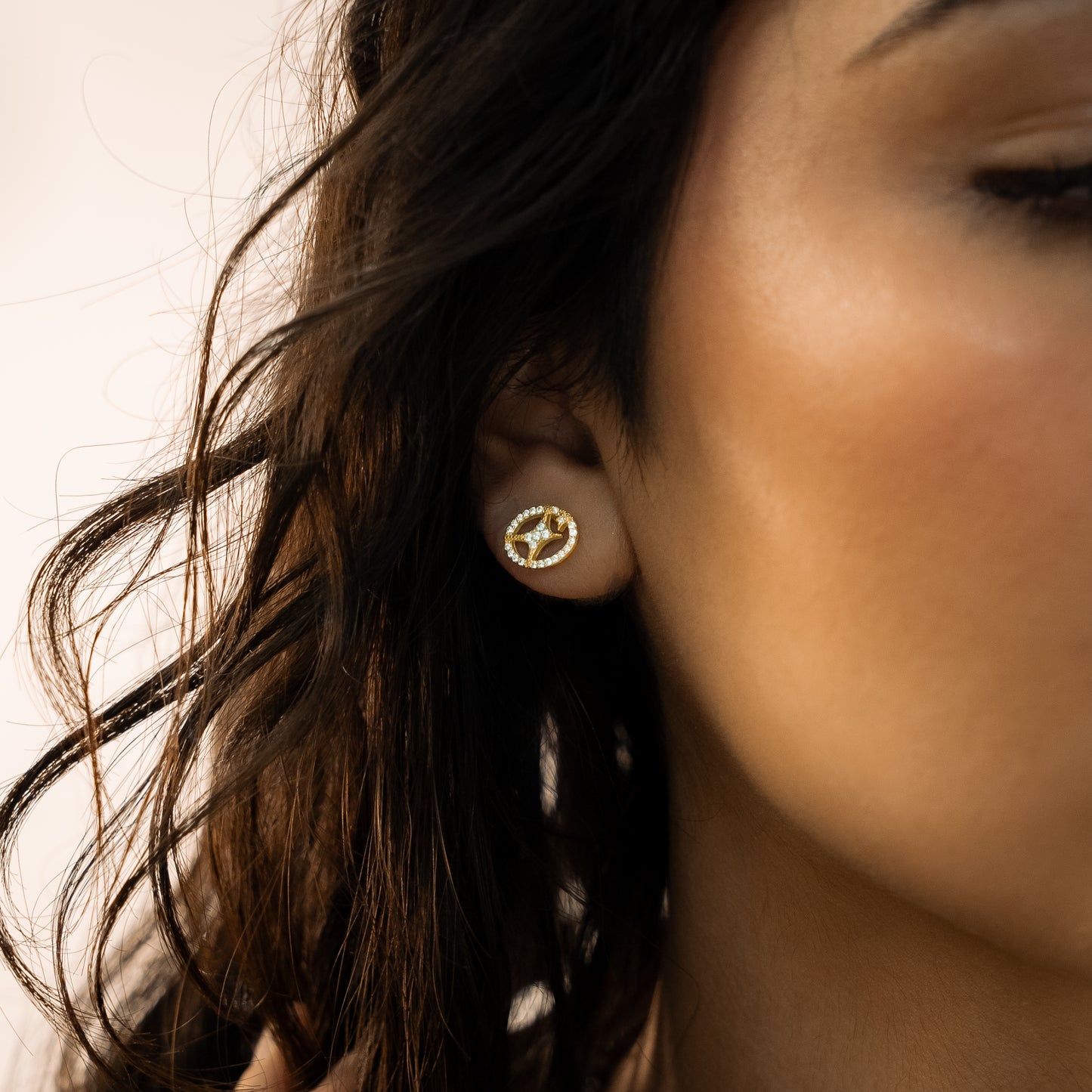Iced Round signature golden earrings