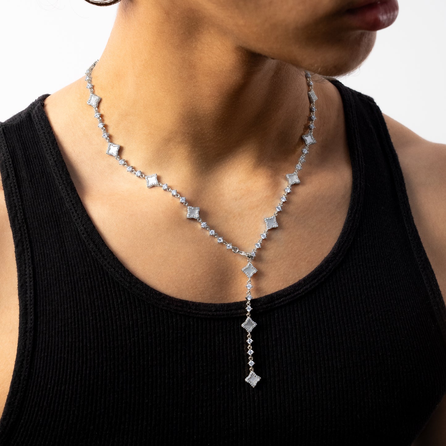 Lariat Flower Tennis Argenté - Motif Blanc