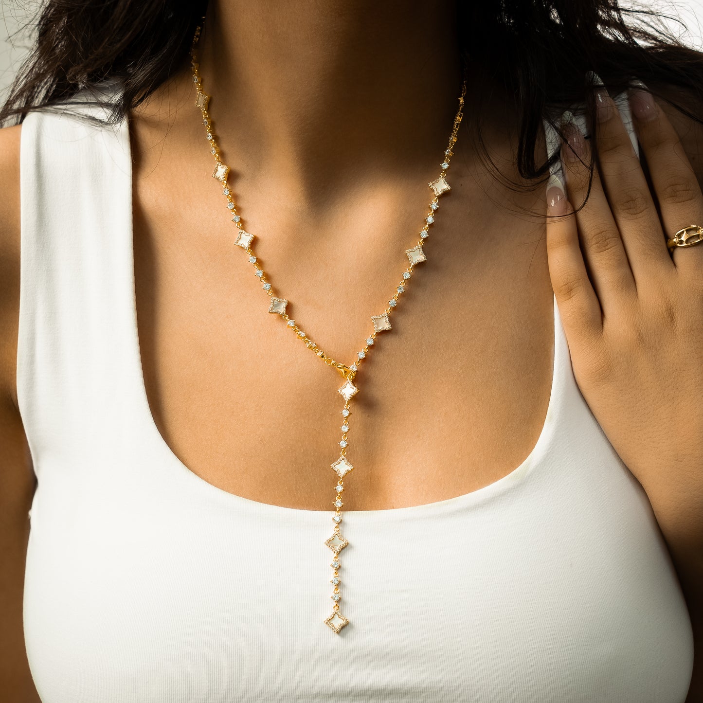 Lariat Flower Tennis Gold - White Pattern