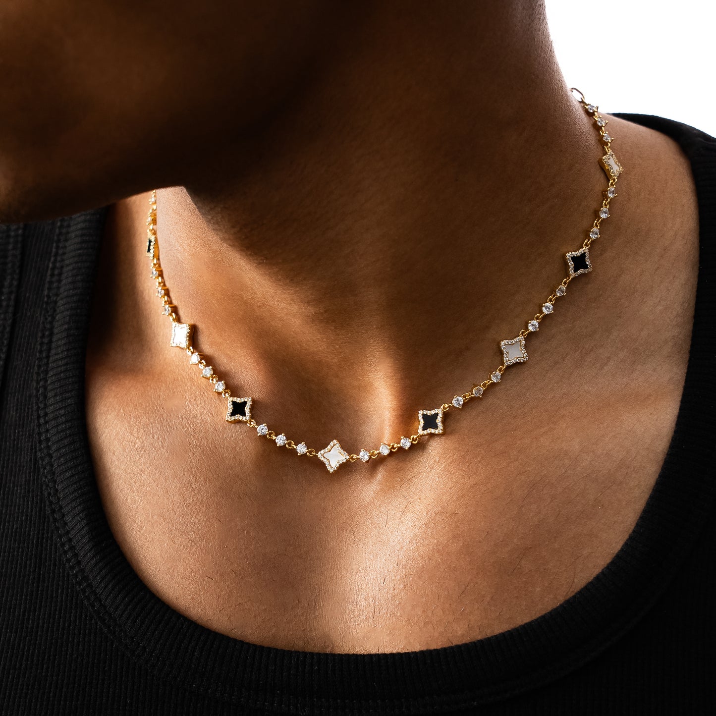 Chaîne Flower Tennis Dorée - Motif Blanc & Noir