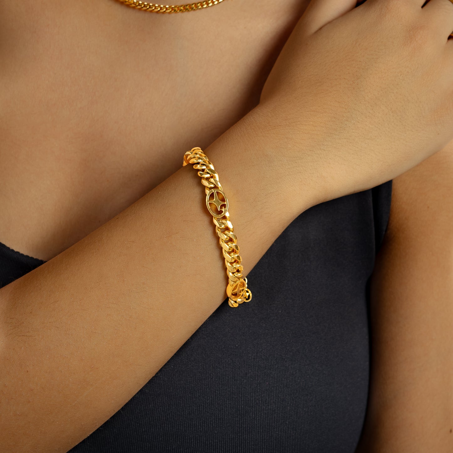 Cuban link bracelet 8 mm Signature Gold