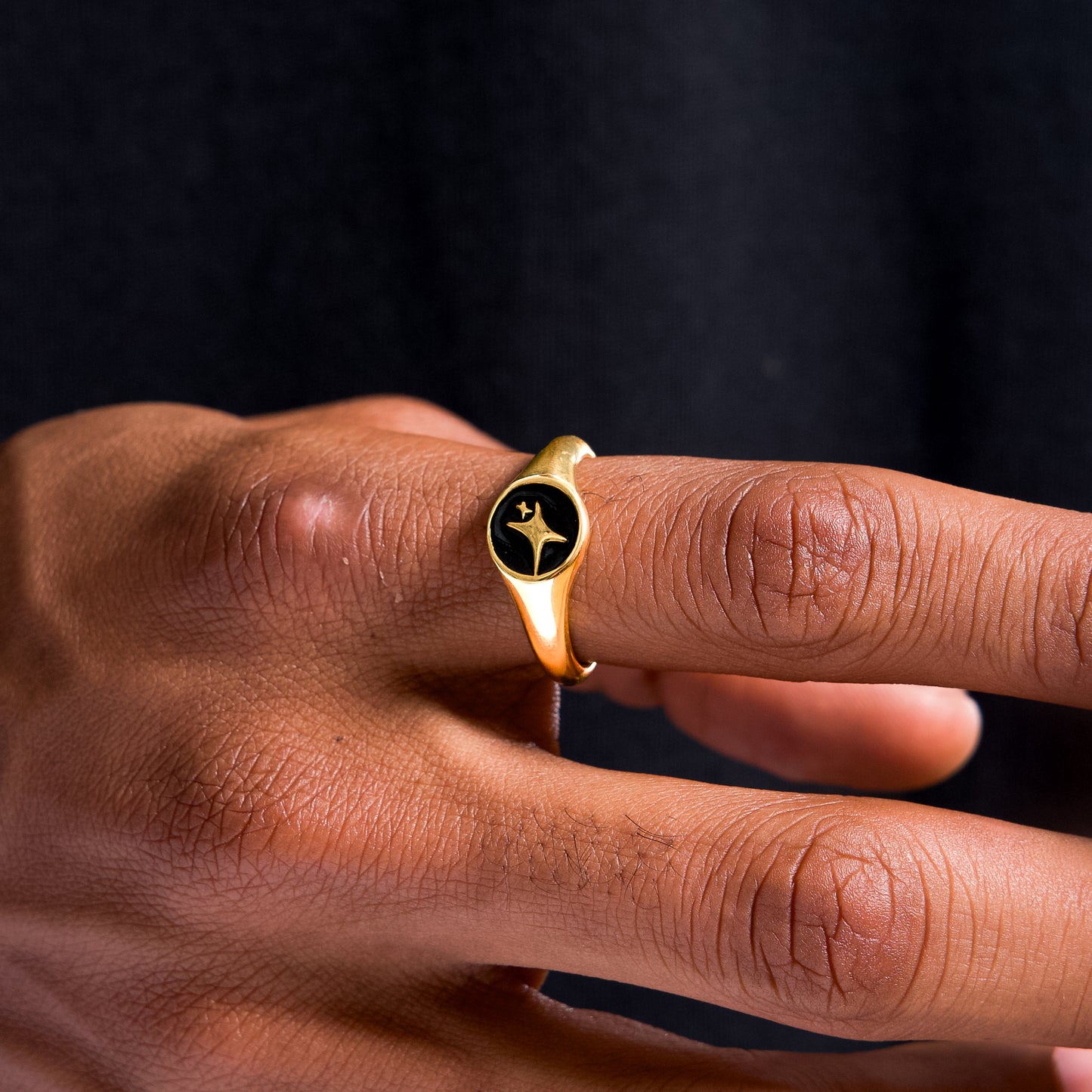 Signature Round signet ring gold