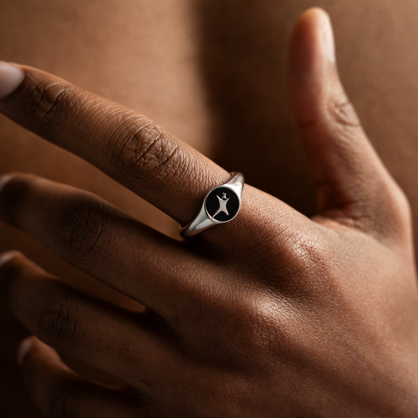 Signature Round signet ring argentée