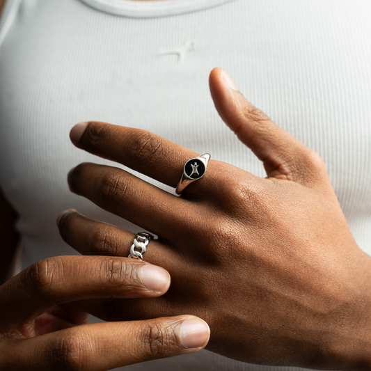 Signature Round signet ring argentée
