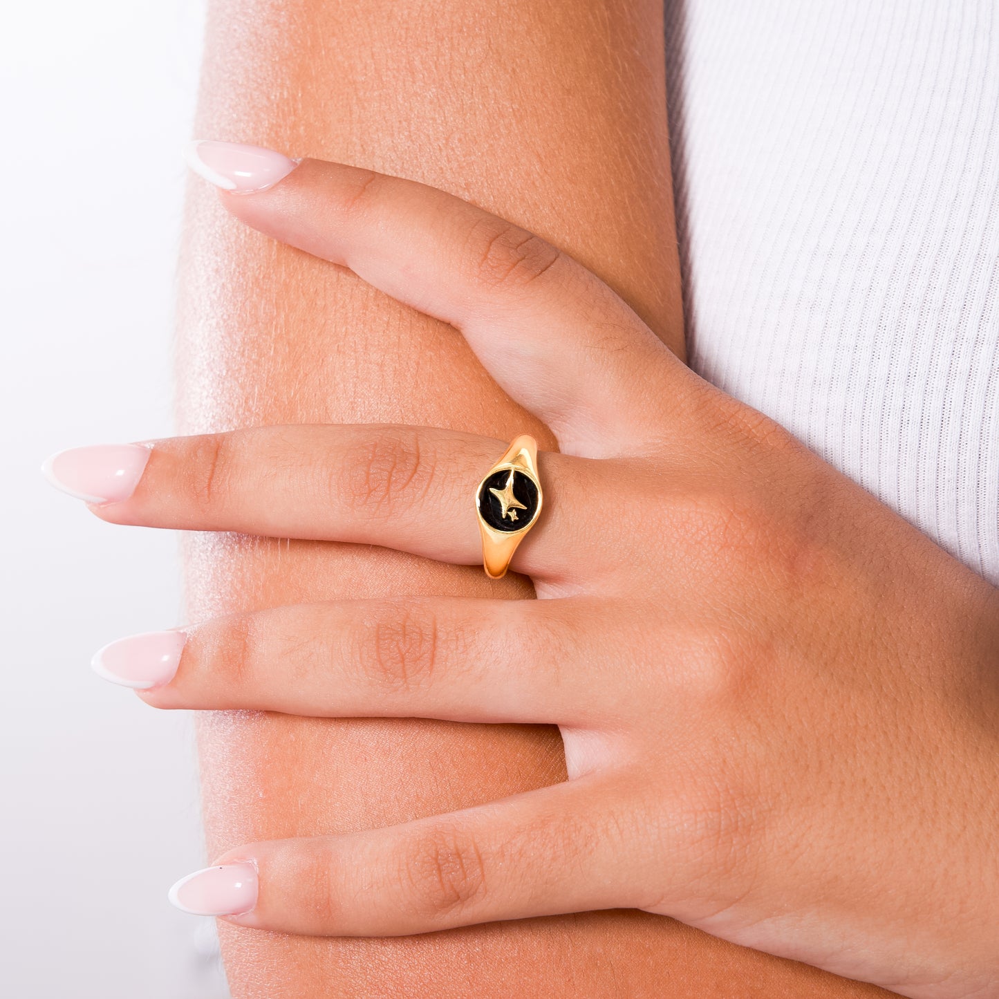 Signature Round signet ring gold